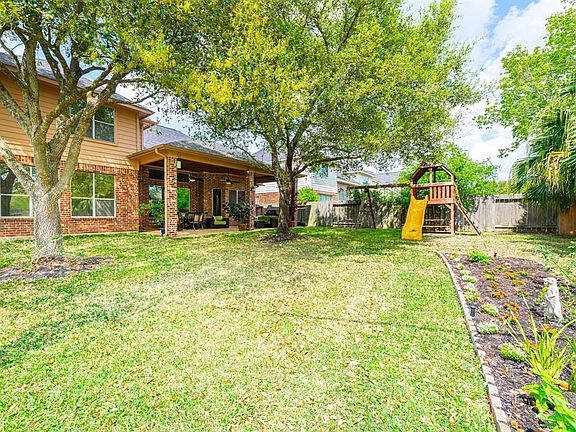 Are you looking for a four bedroom, 3.5 bath home with an inviting backyard? Look no further!