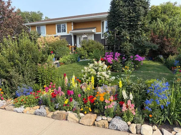 6024 S Pinecrest Way NE, Calgary, AB T1Y 1J9