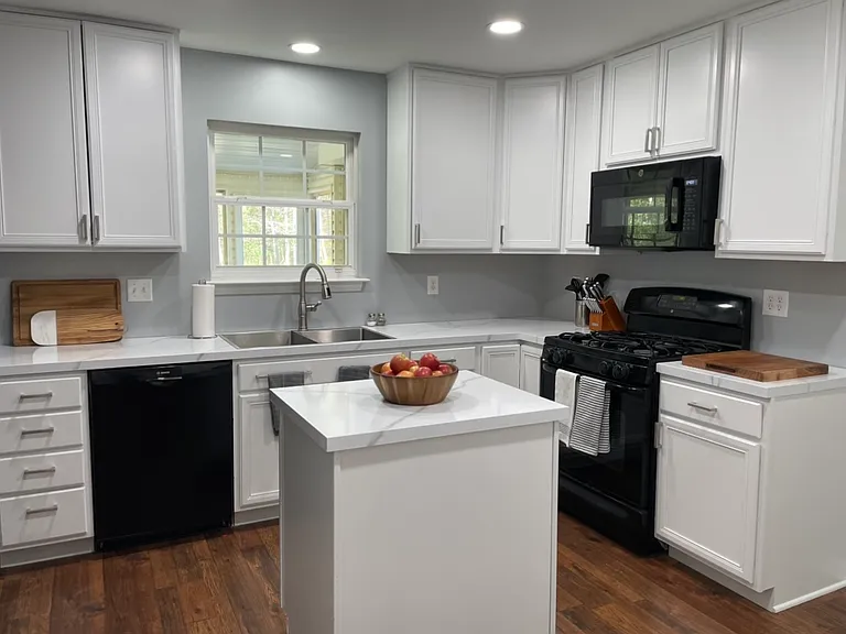 121 Burns Way — Photo 3