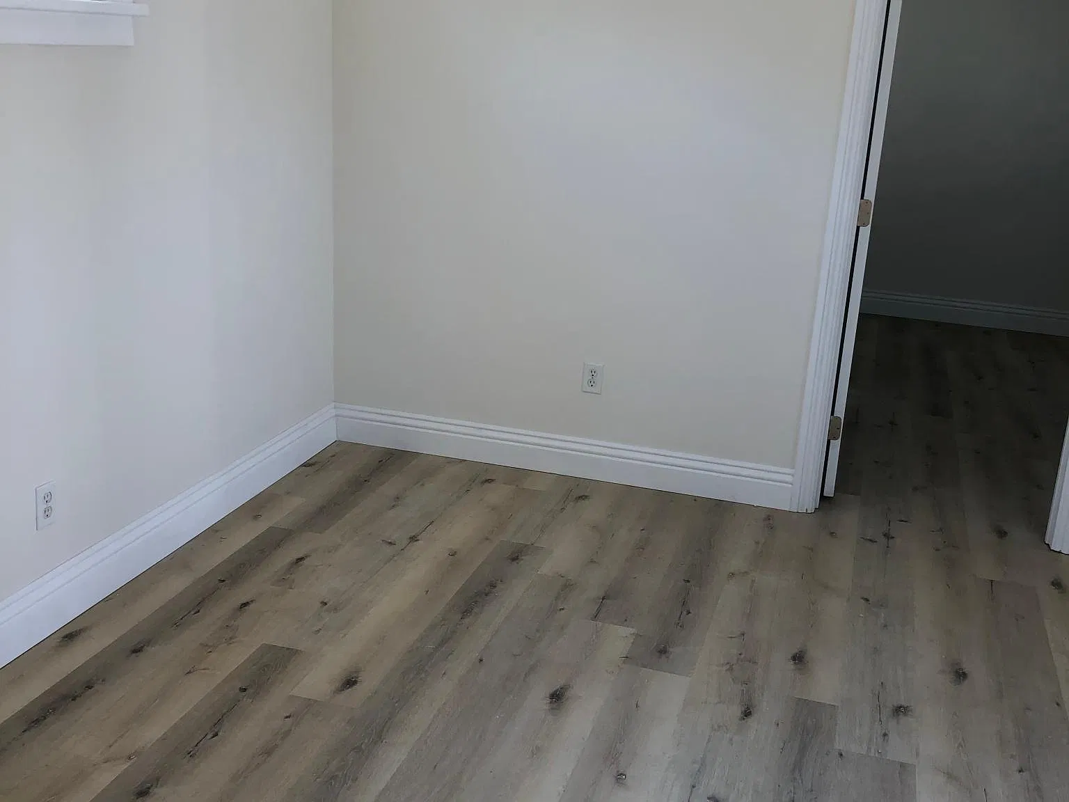 1166 1/2 N Sierra Bonita Ave — Photo 2
