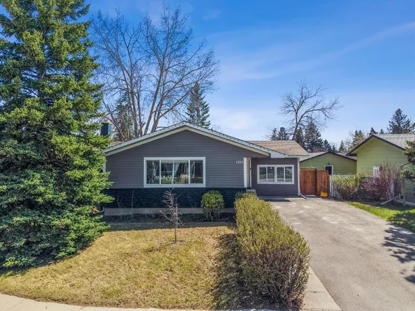 1703 N 110th Ave SW, Calgary, AB T2W 0E4