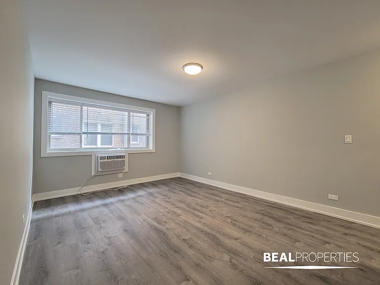 530 W Surf — Photo 24