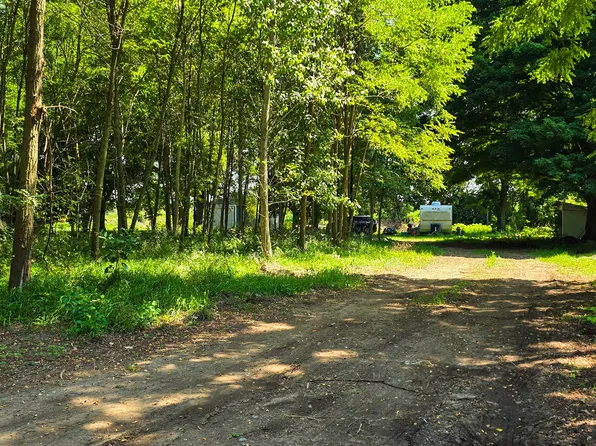 211 S Ray Quincy Rd, Quincy, MI 49082