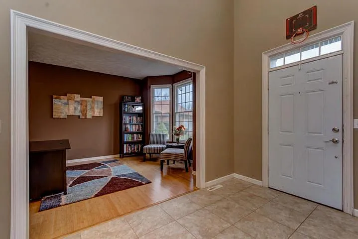 4 bed, 3205 sqft, $2,400 — Photo 2
