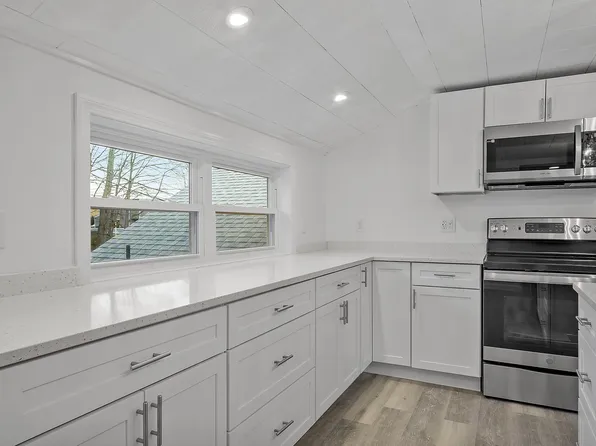 47 Railroad Ave Floor 2, Rowley, MA 01969