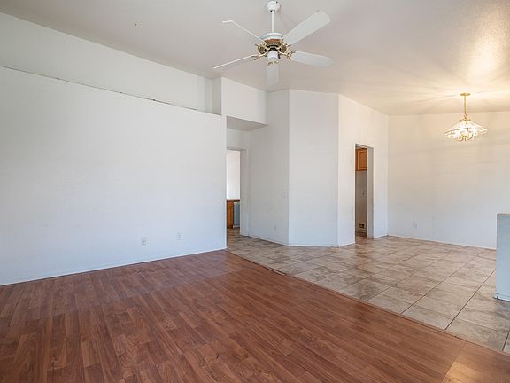 3rd image of 861 W 13TH Avenue