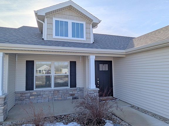 3rd image of 911 Hickory Ct