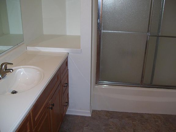 3rd image of 122 Trail Hollow Ln