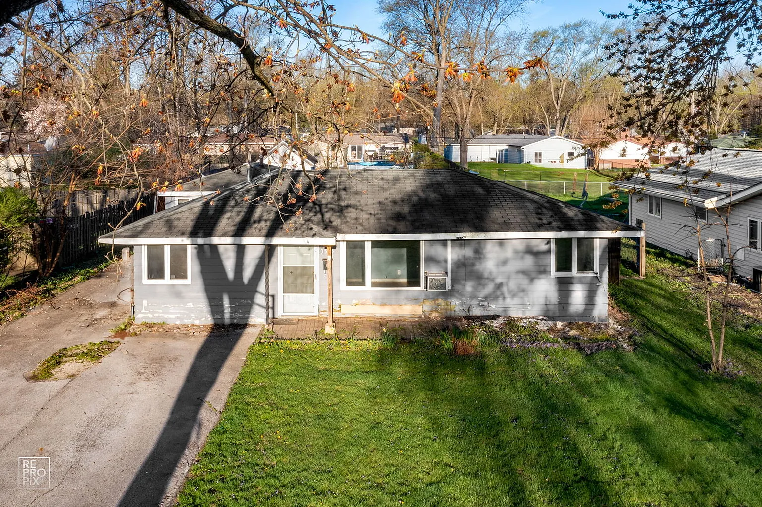 3530 John St photo 1