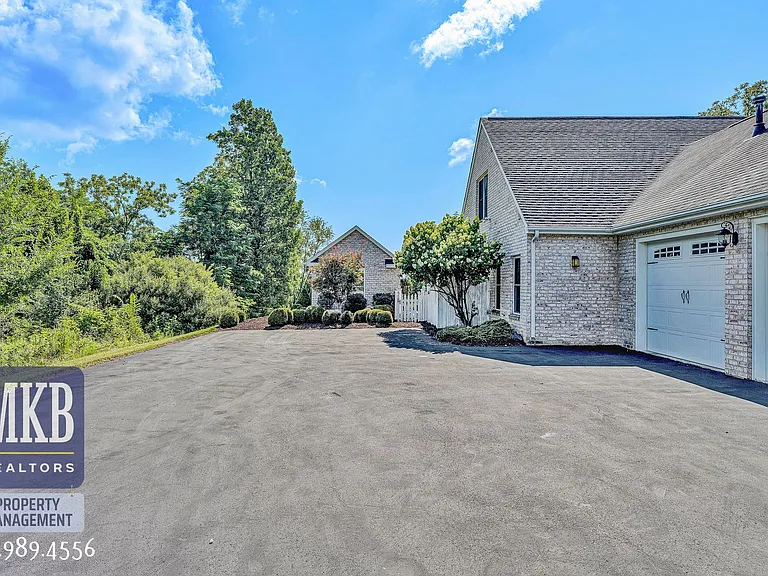 7621 Nandina Dr — Photo 38