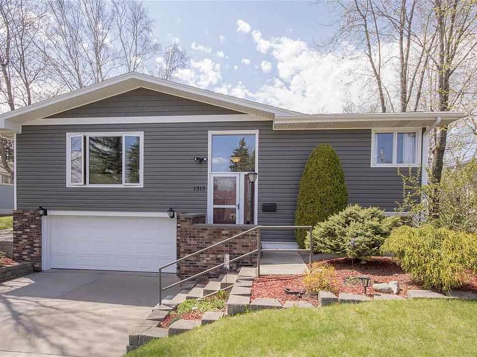1st image of 1315 93rd Ave W