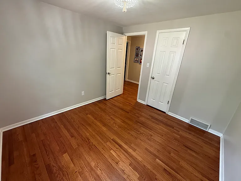 5555 Roeland Dr — Photo 10