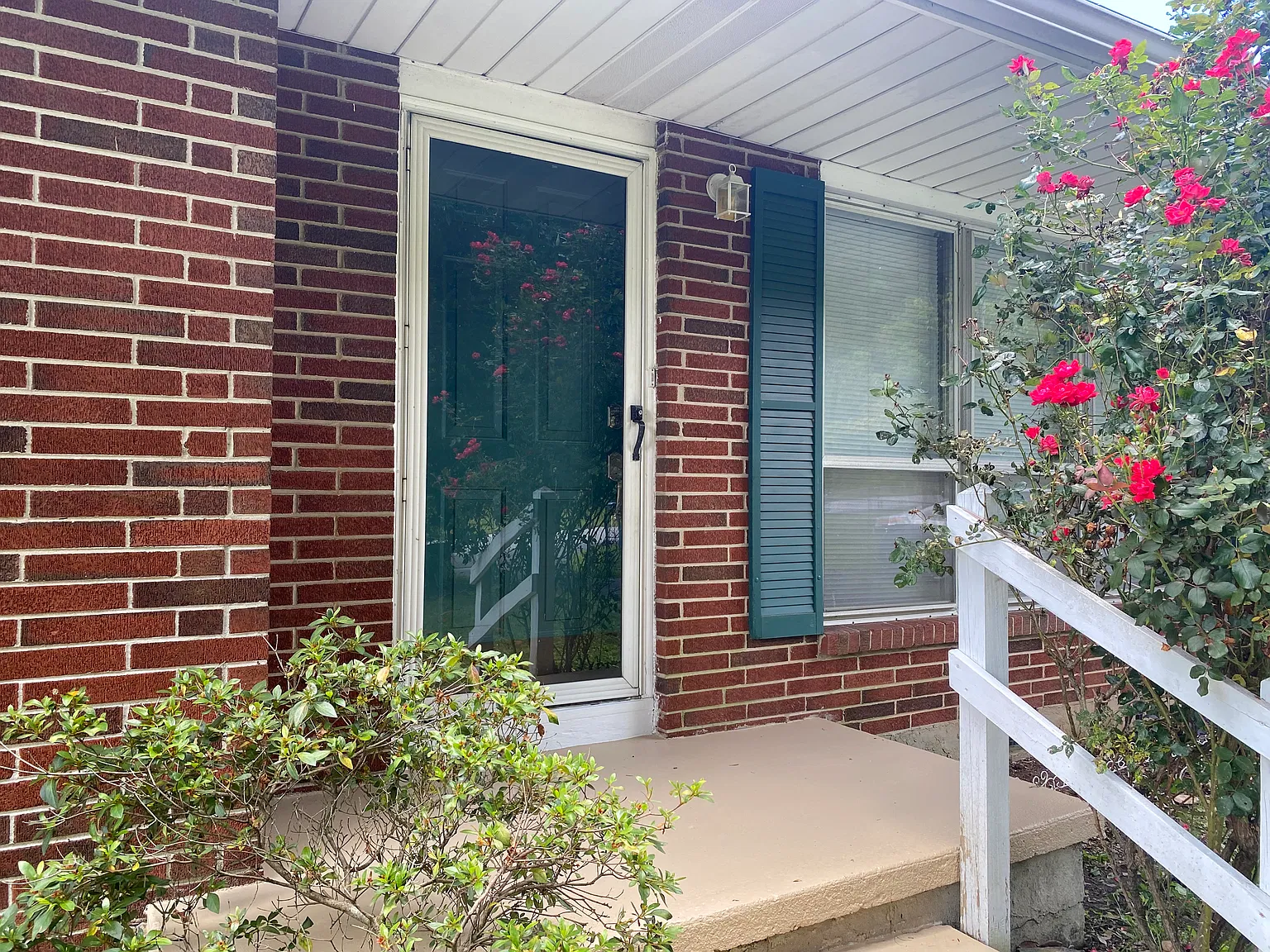 969 Greenhill Dr — Photo 2