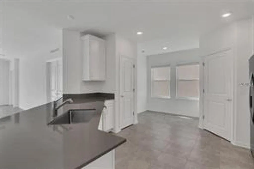 3 bed, 2.0 bath, 1713 sqft, $2,400 — Photo 3