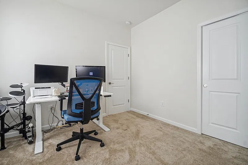 4 bed, 3.5 bath, 1950 sqft, $5,000 — Photo 2