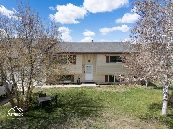 123 Colonial Ave, Evanston, WY 82930