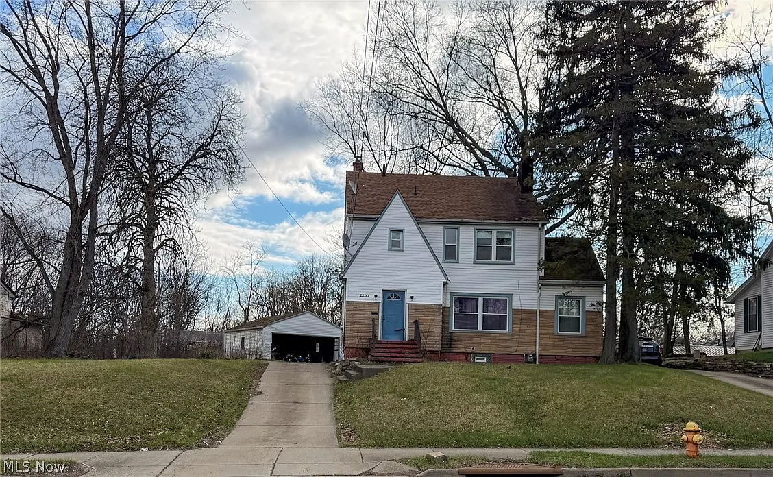 2233 Glenwood Ave photo 1