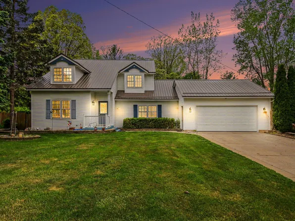 12177 Reyburn Dr NE, Sparta, MI 49345