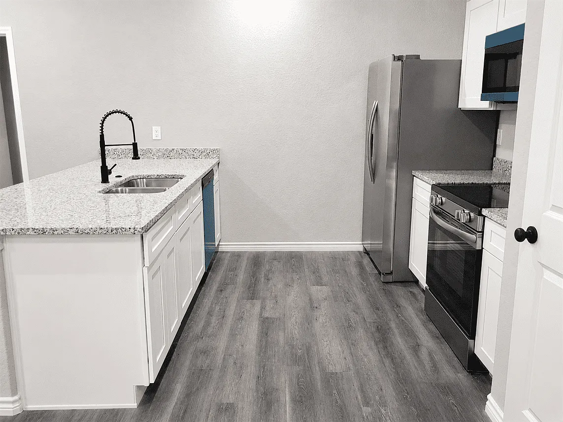 3 bed, 1115 sqft, $1,295 — Photo 2