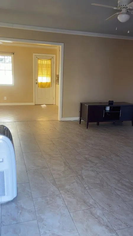 3 bed, 1.5 bath, 1024 sqft, $1,800 — Photo 3