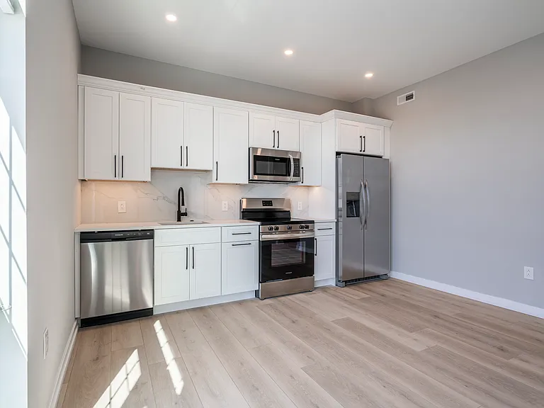 2401 Washington Ave — Photo 18