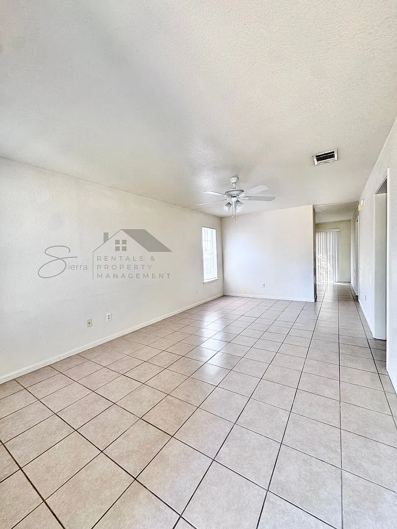 Cute As A Bug! 2 Bedroom, 2 Bathroom, 1 Car Garage Townhome — Photo 4