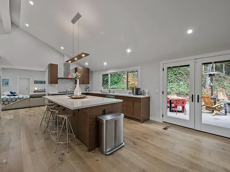 29 Eugenia Ln — Photo 11