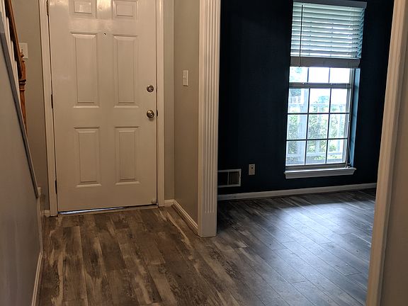 Front Entry w/new floors!