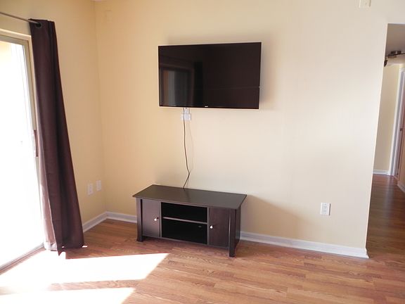5th image of 4001 Hillcrest Dr APT 610