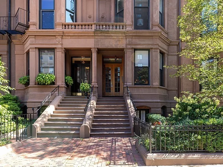195 Beacon St #9 — Photo 17