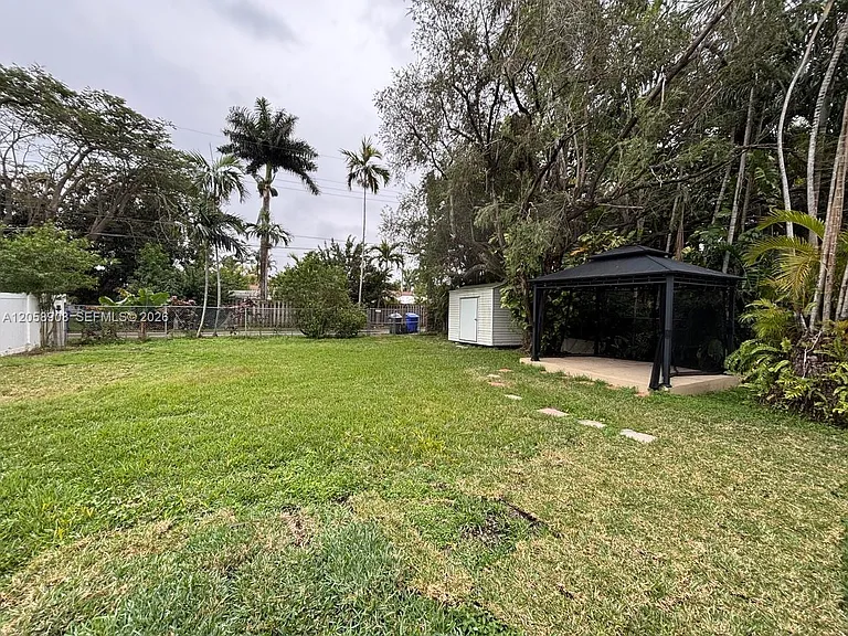 1426 Arthur St — Photo 14