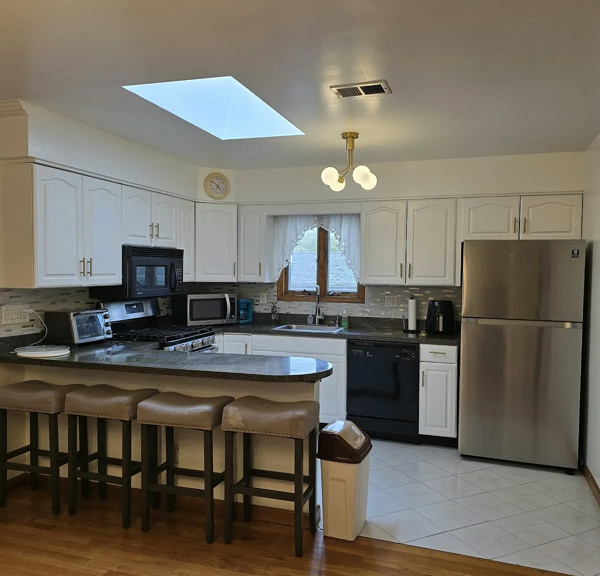 3 bed, $3,200 — Photo 1