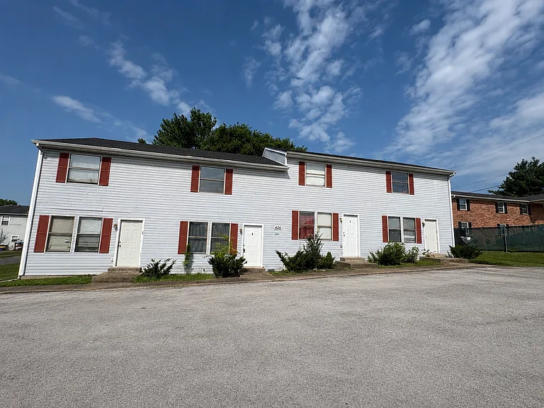 424 Jennings Dr — Photo 1