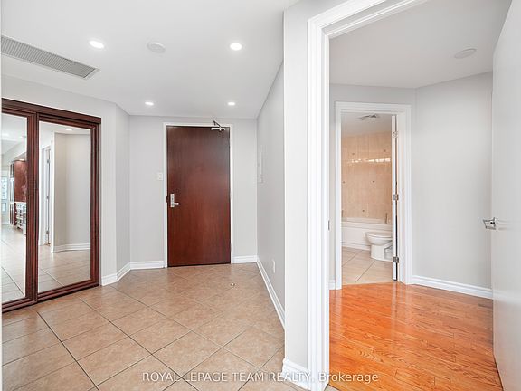 4th image of 200 Rideau St #1704