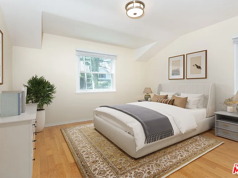2536 Roscomare Rd — Photo 10