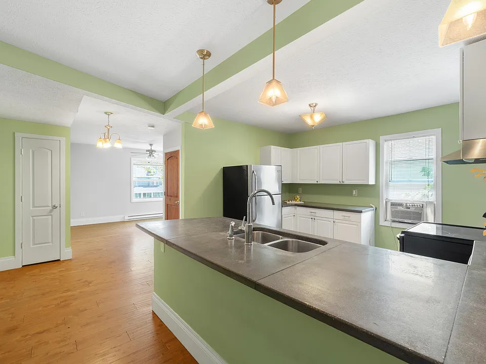 1452 W 116th St #2