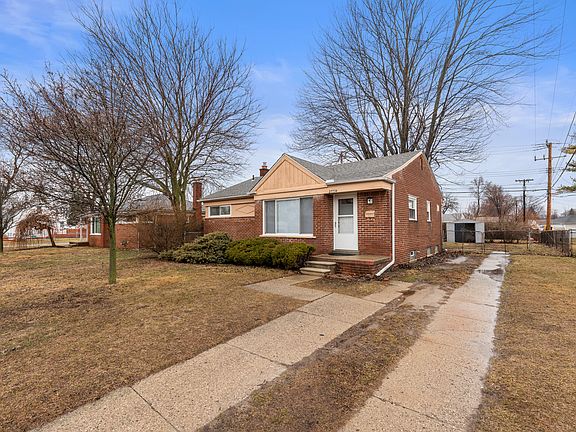 3rd image of 27734 Maplewood St