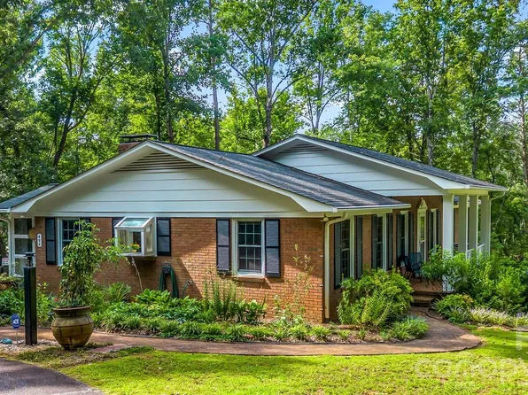 498 Plantation Dr, Rutherfordton, NC 28139