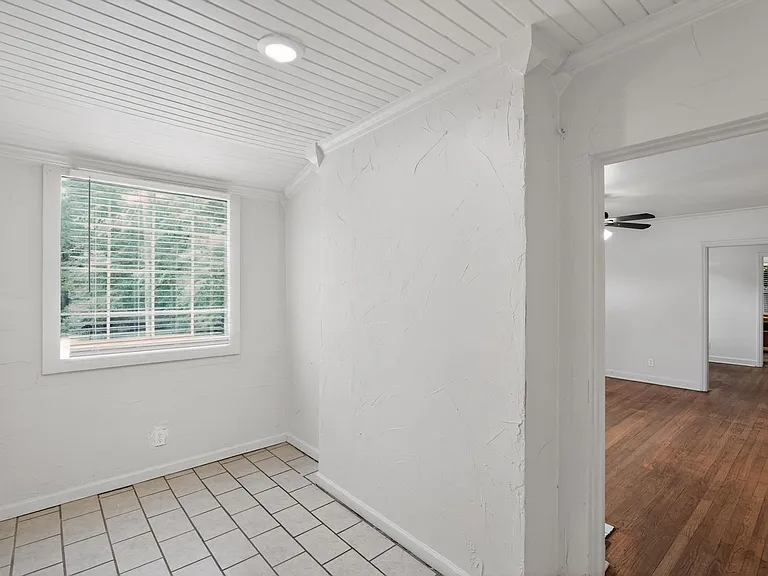 879 Sylvan Pl SW — Photo 15
