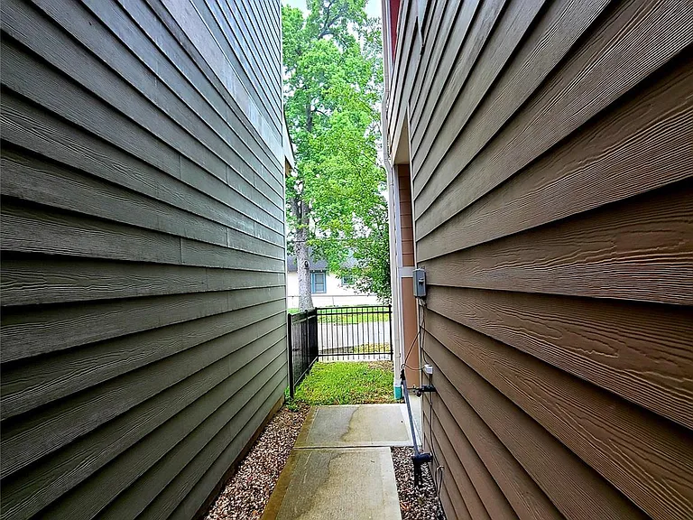 855 Mathis St — Photo 2