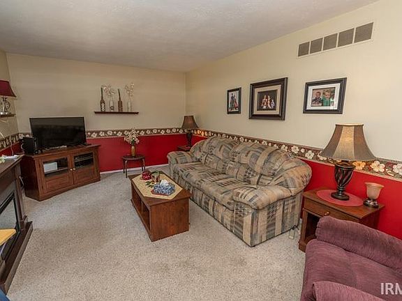 5th image of 21150 Clover Hill Ct