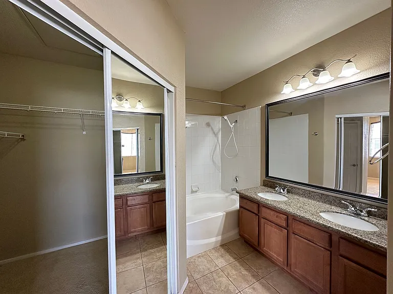 1621 Queen Victoria St #201 — Photo 14