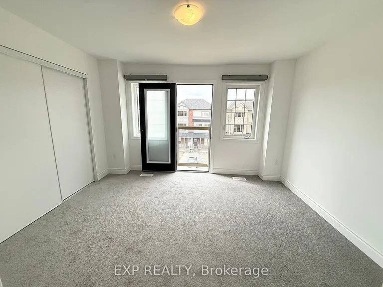 11 Franklin Ave — Photo 14