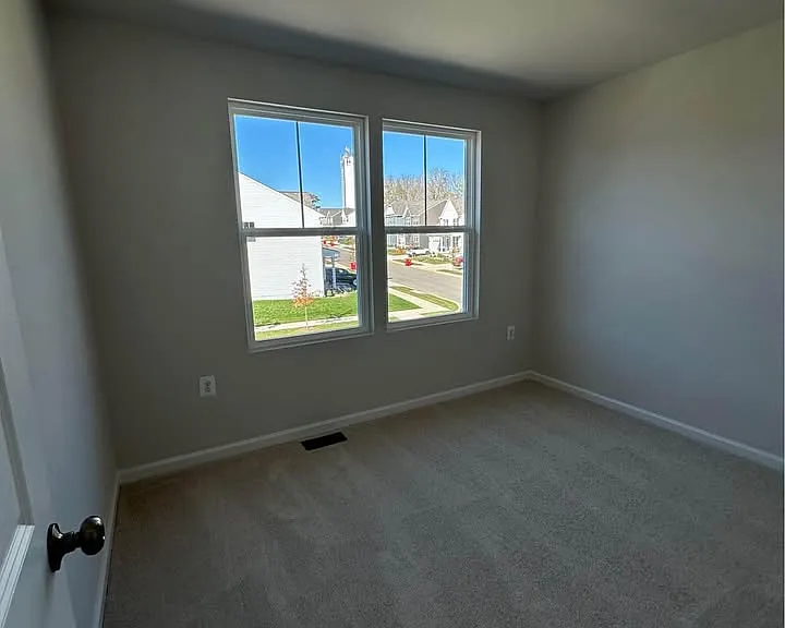 19 Eisenhower Ave — Photo 6