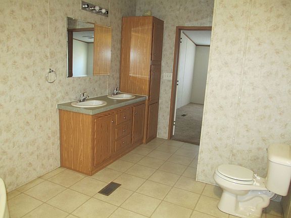 Master bathroom (2)_01132014