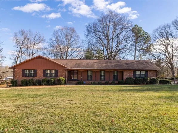2106/2104 Danbrook Rd, Mc Leansville, NC 27301