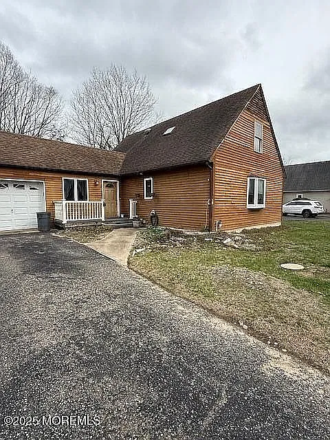 4 bed, 1992 sqft, $3,500 — Photo 2
