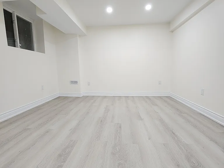 2238 Gladacres Ln #BASEMENT — Photo 5