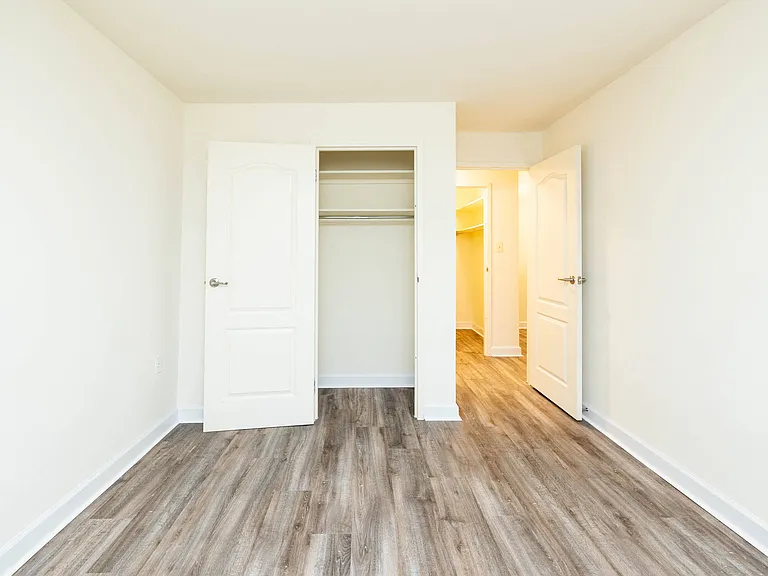Seminary Roundtop Apartments — Photo 15