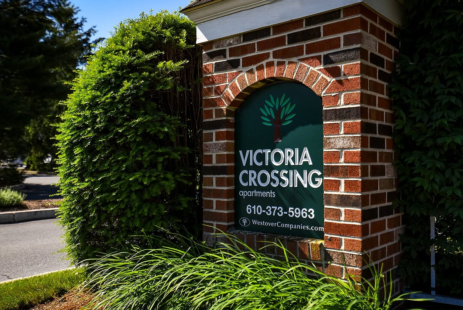 Victoria Crossing Apartments — Photo 2